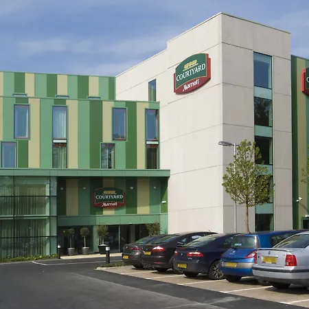 Courtyard By Marriott London Gatwick Airport-3